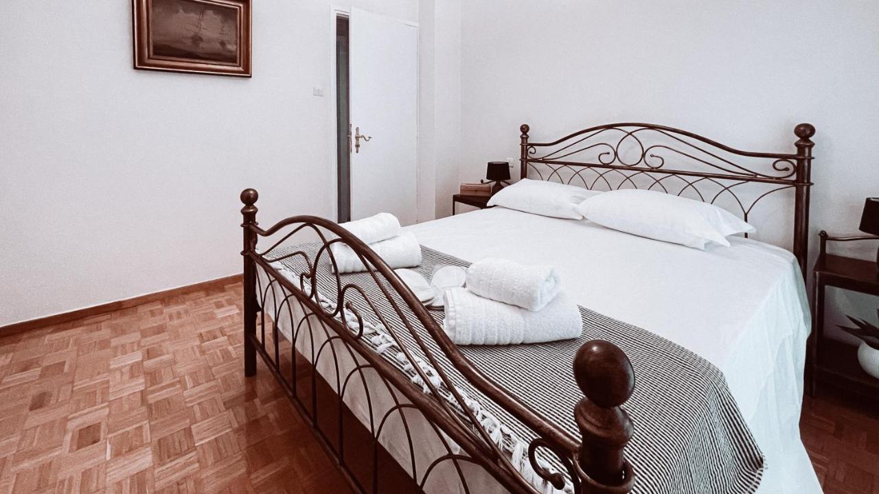Vintage 2-Bedroom Apt In The Heart Of The City Atene Esterno foto